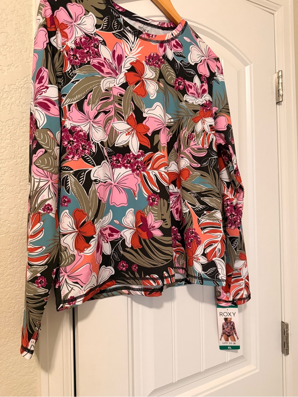 Roxy UPF 50 Floral Rash Guard Swim Top XL Blue Pink Tropical Long Sleeve NWT